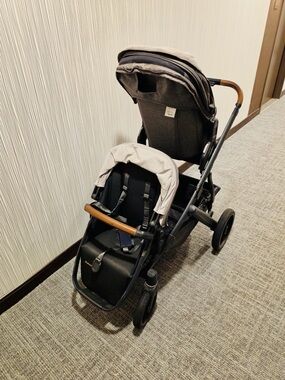 Double UppaBaby Stroller in Light Gray and Black 2024